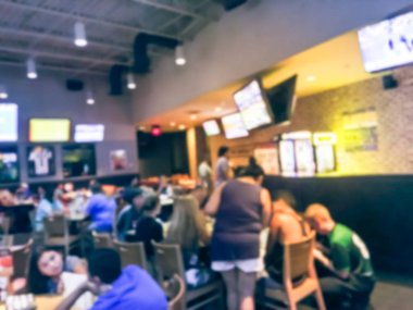 Bulanık soyut barlar restoranlar ABD spor. Ufuk kişi spor izle, bira içmek ve Amerikan mutfağı yemek. Emir meşgul tablodan alan garson