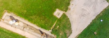 Panorama havadan görünümü çalışma etmek ham petrol ve petrol sondaj, Su emülsiyon pompalıyor kırsal La Grange, Texas, bize site. Eski pompa jack ve petrol tankları, enerji ve endüstriyel arka plan