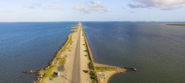 Panorama Hava görüntülemek ünlü Texas City Dike ahşap iskeleler, neredeyse 5miles proje bir kabul töreni ile Güney-Doğu Galveston Bay ağzına. Tortu birikimi Körfezi boyunca etkisini azaltmak için tasarlanmış