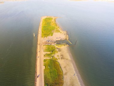 Gök olayları görüntülemek ünlü Texas City Dike, neredeyse 5miles projeleri bir kabul töreni Güney-Doğu Galveston Bay ağzına. Bu tortu birikimi alt Körfezi boyunca etkisini azaltmak için tasarlanmıştır