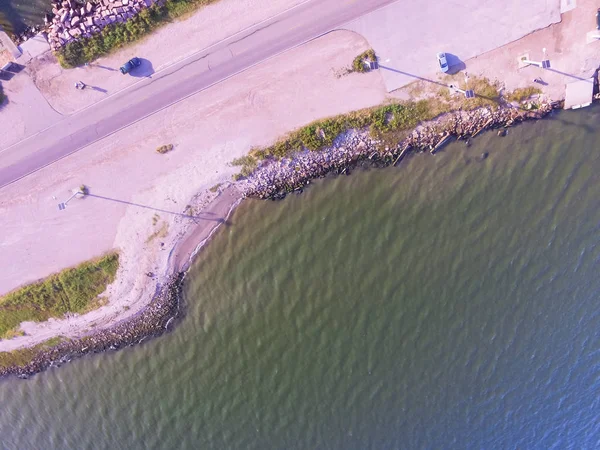 Ünlü Texas City Dike, neredeyse 5miles projeleri bir nehir kıyısına havadan görünümü Güney-Doğu Galveston Bay ağzına. Üstten görünüm Galveston sahil adanın kıyı.
