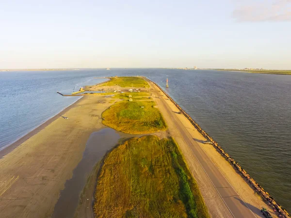 Gök olayları görüntülemek ünlü Texas City Dike, neredeyse 5miles projeleri bir kabul töreni Güney-Doğu Galveston Bay ağzına. Bu tortu birikimi alt Körfezi boyunca etkisini azaltmak için tasarlanmıştır
