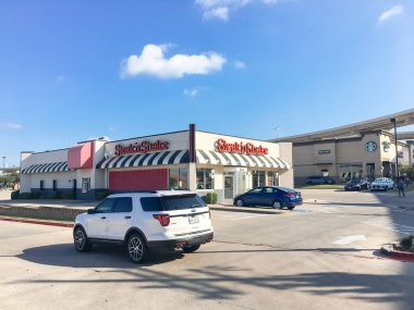 LEWISVILLE, TX, USA-SEP 2, 2018:Facade of Steak n Shake, an American casual restaurant chain with sit-down, drive-thru and front-window service. Headquartered in Indianapolis, Indiana clipart