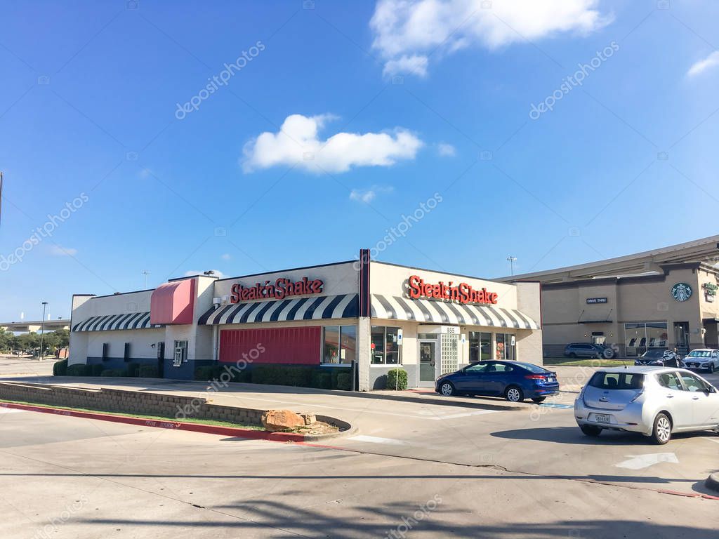 LEWISVILLE, TX, USA-SEP 2, 2018:Facade entrance of Steak n Shake near stack highway. American casual restaurant chain with sit-down, drive-thru and front-window service. Based in Indianapolis, Indiana