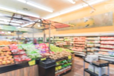 ABD'de yerel Latin-Amerikan süpermarket zinciri alışveriş bulanık görüntü insanlar. Müşteri satın alma taze meyveler, sebzeler. Yerel olarak yetiştirilen organik ekranda üretir. Sağlıklı gıda bakkal