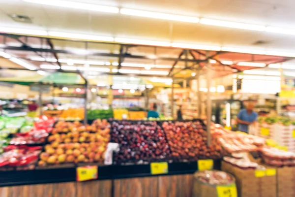 Vintage sesi bulanık insanlar yerel Latin-Amerikan süpermarket zinciri bize alışverişte. Müşteri satın alma taze meyveler, sebzeler. Organik yörede yetiştirilen üretir görüntüler. Sağlıklı gıda bakkal