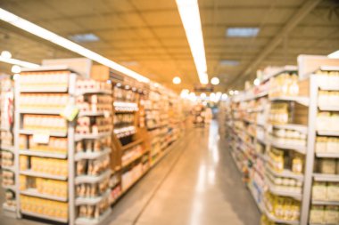 Kahve, çay, meyve suyu, Houston, Teksas, mağazada pişirme ve fındık ezmesi koridorda bulanık görüntü bize. Geniş süpermarket raflarında çeşitli ürünler ekran ile görüntüleyin. Ufuk bulanıklık arka plan, bokeh ışık