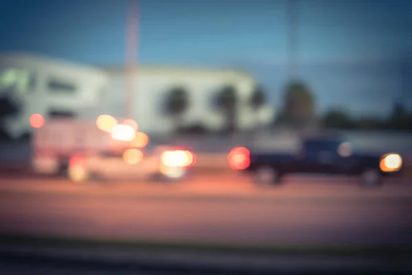 Immagine Offuscata Ambulanza Che Corre Nel Traffico All Ora Punta — Foto Stock