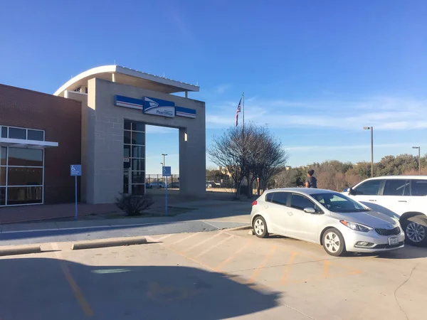 Irving Usa Feb 2018 Cliente Ingresa Exterior Entrada Tienda Usps — Foto de Stock