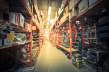 Amerika'da bulanık büyük donanım mağaza Vintage sesi. Ufuk iç ev geliştirme perakendeci raf, koridor işaretler, posta kutuları, ıslak/kuru vakum, tavan merdiven, merdivenler ve yapı malzemeleri ile