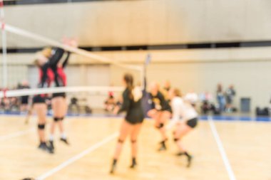 Bulanık görüntü kapalı voleybol oynayan genç kız grubudur. Voleybol rekabet arka plan bulanıklık. Yüksek okul voleybol Turnuvası kavramı.