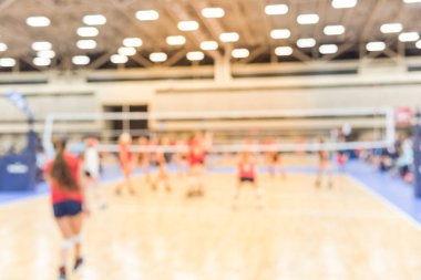 Bulanık görüntü kapalı voleybol oynayan genç kız grubudur. Voleybol rekabet arka plan bulanıklık. Yüksek okul voleybol Turnuvası kavramı.