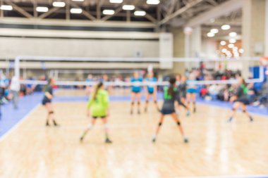 Bulanık görüntü kapalı voleybol oynayan genç kız grubudur. Voleybol rekabet arka plan bulanıklık. Yüksek okul voleybol Turnuvası kavramı.