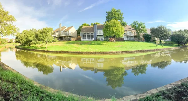Panorama View Mirror Reflection Typical Riverside Houses Surrounded Mature Trees — Fotografia de Stock