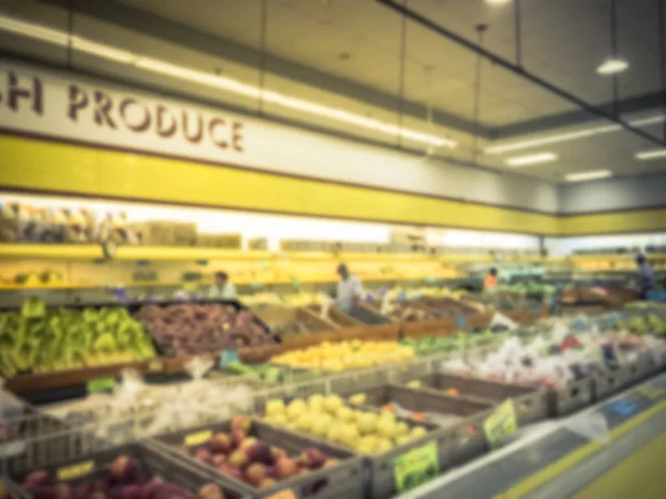 Motion Offuscò Clienti Acquistando Prodotti Freschi Frutta Verdura Nel Supermercato — Foto Stock