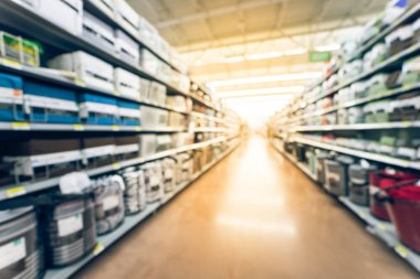 Vintage sesi bulanık seçimi yatak takımları, levha setleri, yorgan raflarda deposunda Humble, Texas, bize görüntüler. Geniş açı koridor, satır çeşitli tekstil ürünleri, ufuk bokeh ışık süpermarket