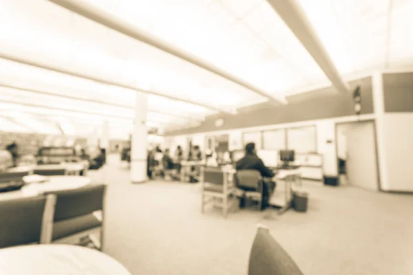 美国德克萨斯州的公共图书馆电脑站的老式色调模糊图像 图书馆内部有不明身份的人正在搜索 阅读信息 教育抽象背景 — 图库照片