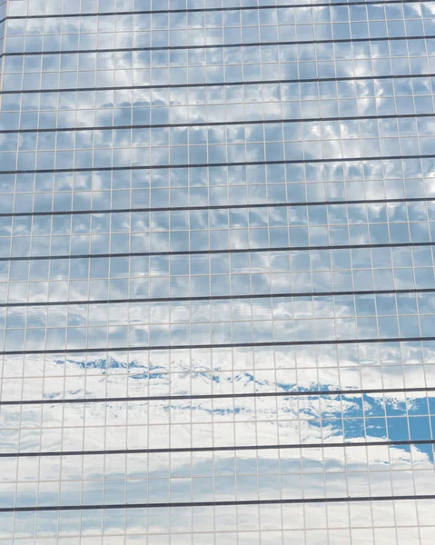 Detalle Primer Plano Reflexión Nube Pared Cristal Del Edificio Negocios — Foto de Stock