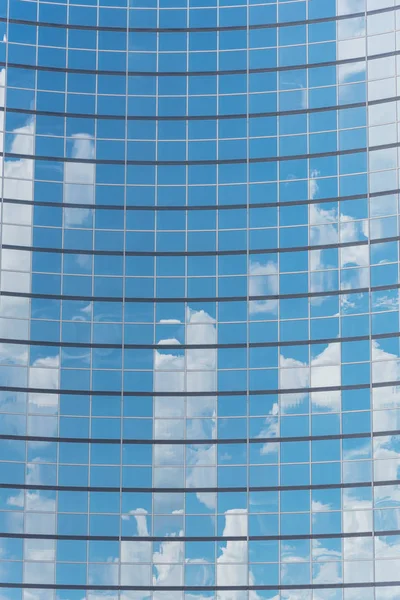 Close Detail Shot Cloud Reflection Glass Wall Modern Business Building — Stock Photo, Image