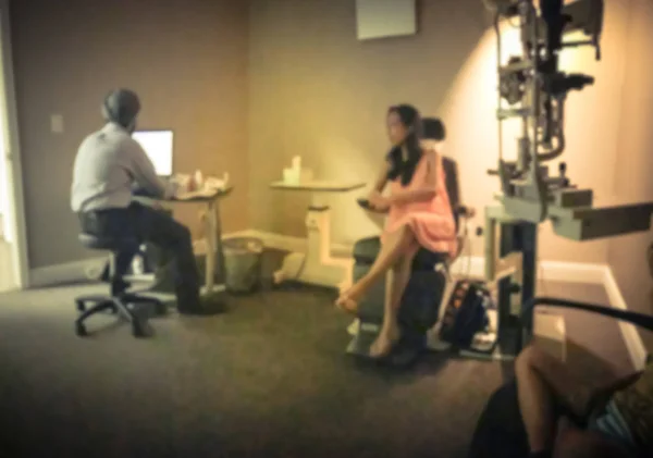 Panorama Abstrait Flou Patient Médecin Lors Examen Vue Test Oculaire — Photo