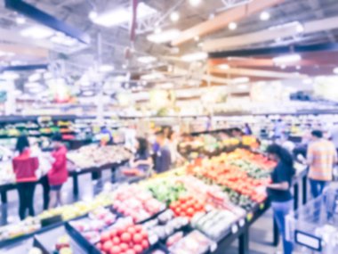 Taze meyve ve sebzeler Irving, Texas, bakkal alışveriş bulanık hareket meşgul müşteri bize. Organik, yörede yetiştirilen ekranda üretir. Süpermarkette sağlıklı gıda arka plan