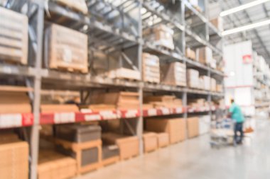 Bulanık hareket müşteri Kafesli döşeme arabası mobilya depo Texas, Amerika ile alışveriş. Araya hazır ev aksesuarları satın insanların çeşitli grup ile ufuk endüstriyel stok