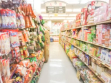Bulanık soyut şeker, tanımlama bilgileri, kurutulmuş et, Garland, Teksas, Amerika'nın Asya bakkal Atıştırma zamanı. Bölümü süpermarkette fiyat etiketleri ile ekranda koridor ufuk tatlı davranır