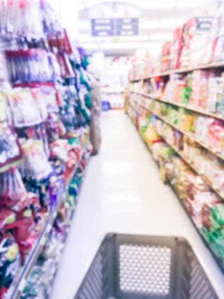 Abstraktní Rozmazané Bonbóny Sušenky Hovězí Svačina Nákupní Košík Asijských Supermarket — Stock fotografie