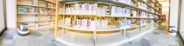 Вид Панораму Размыл Абстрактный Проход Книжной Полки Стулом Чтения Публичной — стоковое фото