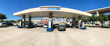 Lewisville, Texas, bize-Eylül 2, 2018:Panorama benzin istasyonu yakıt ikmali müşteriler ile. Costco Toptan Corporation en büyük üyelik yalnızca ambar bize toplam 705 ambar dünya çapında kulübüdür