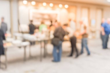 Continental kahvaltı atölye olay banliyö Dallas, Texas, ABD soyut bulanık insanlar. Yenileyici, temizlik, gıda otel hall ziyafette geçen tek tip garson ile catering defocused