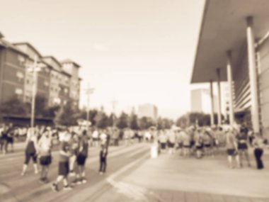 Vintage sesi farklı grup koşucu yüksek katlı arka planda bina ile spor olay bulanık. 5 k Kurumsal Challenge yarışında tüm yeteneklerini soyut katılımcılar Richardson, Teksas, ABD