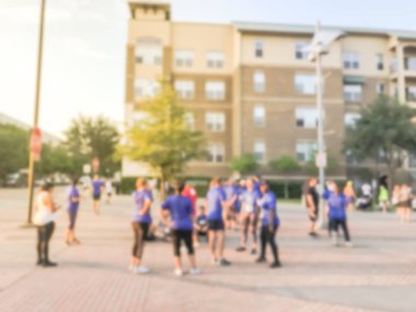 Arka plan çalışan üniformalı Richardson, Texas, ABD 5 k Kurumsal Challenge yarış katılın. Katılımcı kentsel spor olay, sağlıklı yaşam konsepti bulanık çeşitli çok ırklı Grup