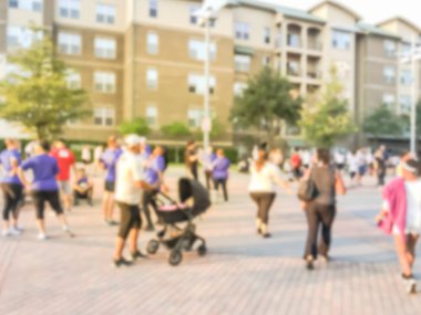 Hareket aile üyeleri ile 5 k Kurumsal Challenge yarış Richardson, Texas, ABD katılıyor gezinmek bulanık. Kentsel spor olay ve fitness, sağlık, sağlıklı yaşam konsepti