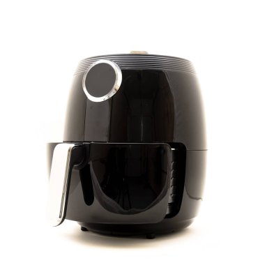 Dijital hava fritöz beyaz arka plan üzerinde izole açık yapışmaz sepet kulplu bardak stüdyo