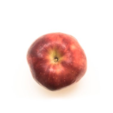 Kapat-sup üstten görünüm studio bir kırmızı lezzetli elma beyaz arka plan üzerinde izole vurdu. Kırpma yolunu ve kopya alanı ile ham meyve sağlıklı organik snack