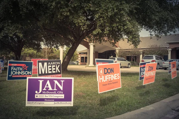 Irving Usa Oct 2018 Row Yard Sign Residential Street Primary — Stock Photo, Image