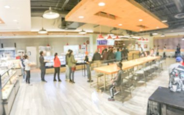 Panorama görünüm Asya pastane dükkanı Texas, Usa. Çıkış taze pişmiş ekmek pasta dükkanı Counter doğrultusunda ufuk çok ırklı bekleyenler.