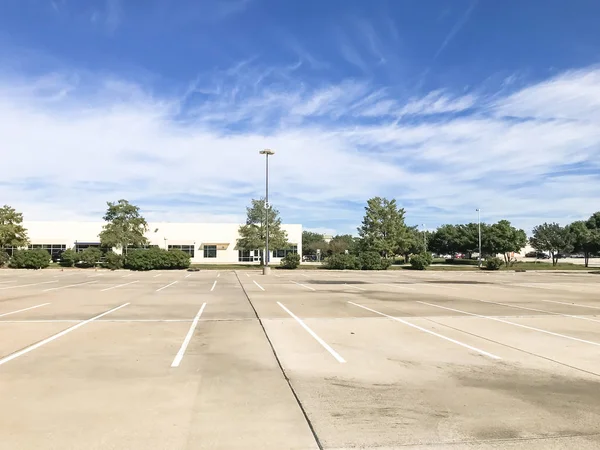Svuotare Grandi Parcheggi Uffici Business Park America Nuvola Blu Cielo — Foto Stock