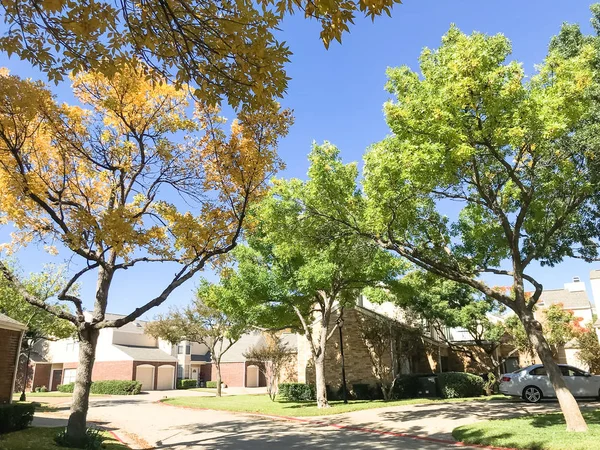 Vista Frontal Del Barrio Del Complejo Adosado Las Afueras Dallas — Foto de Stock