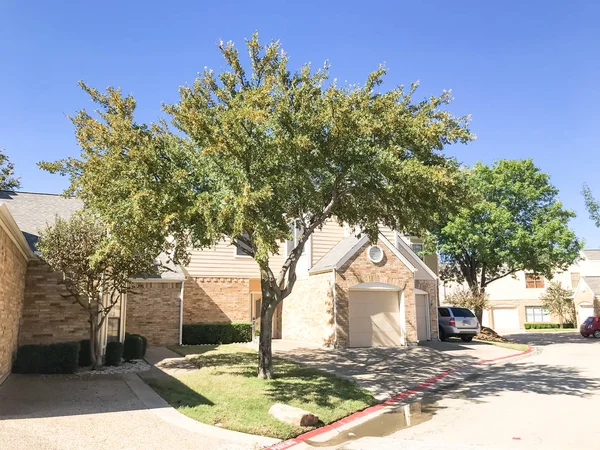 Vista Frontal Del Barrio Del Complejo Adosado Las Afueras Dallas — Foto de Stock