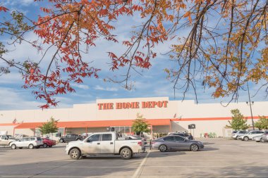 Irving, Tx, bize-Ekim 30, açık otoparklar 2018:Home depo dış dükkandan. Madeni eşya, yapı ürünleri, araç kiralama hizmetleri satan bir ev geliştirme arz mağazasında, büyük-box