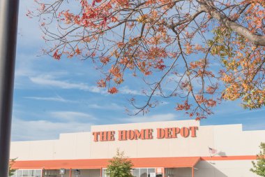Irving, Tx, bize-Ekim 30, 2018:Home depo dış Mağazası ile sonbahar rengi değiştirmez. Madeni eşya, yapı ürünleri, araç kiralama hizmetleri satan bir ev geliştirme arz mağazasında, büyük-box