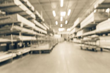 Vintage sesi soyut çok çeşitli tedavi basınç kereste, Çıtçıt, ahşap döşeme satır Kafesli döşeme at arabası ile bulanık. Donanım mağaza Amerika'da ufuk kereste ve kompozit bölümü