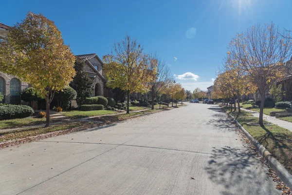 Nieuwe Onderverdeling Van Ontwikkeling Met Rustige Woonstraat Dallas Texas Buitenwijk — Stockfoto