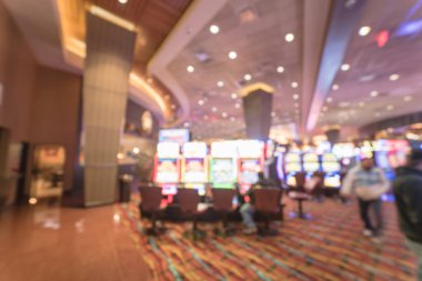 Tipik kumar arka plan. Bulanık slot makineleri, temalı oyun slot poker 777, silahlı çete'ye oyuncular Oklahoma Casino rulet. Dijital makine satırda renkli ışıklı ışık