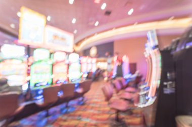 Tipik kumar arka plan. Bulanık slot makineleri, temalı oyun slot poker 777, silahlı çete'ye oyuncular Oklahoma Casino rulet. Dijital makine satırda renkli ışıklı ışık