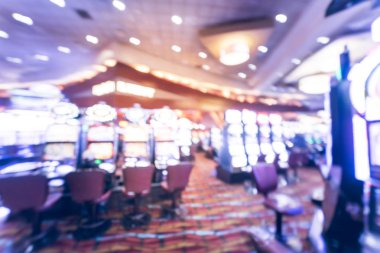 Tipik kumar arka plan. Bulanık slot makineleri, temalı oyun slot poker 777, silahlı çete'ye oyuncular Oklahoma Casino rulet. Dijital makine satırda renkli ışıklı ışık