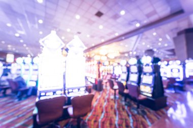Tipik kumar arka plan. Bulanık slot makineleri, temalı oyun slot poker 777, silahlı çete'ye oyuncular Oklahoma Casino rulet. Dijital makine satırda renkli ışıklı ışık