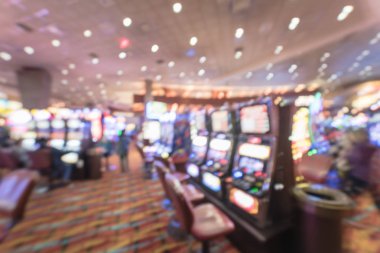 Tipik kumar arka plan. Bulanık slot makineleri, temalı oyun slot poker 777, silahlı çete'ye oyuncular Oklahoma Casino rulet. Dijital makine satırda renkli ışıklı ışık